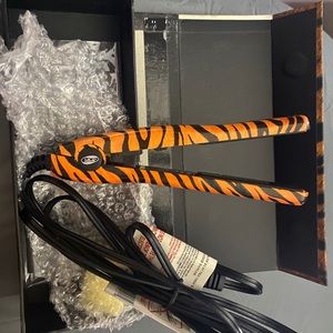 Mini hair straightener